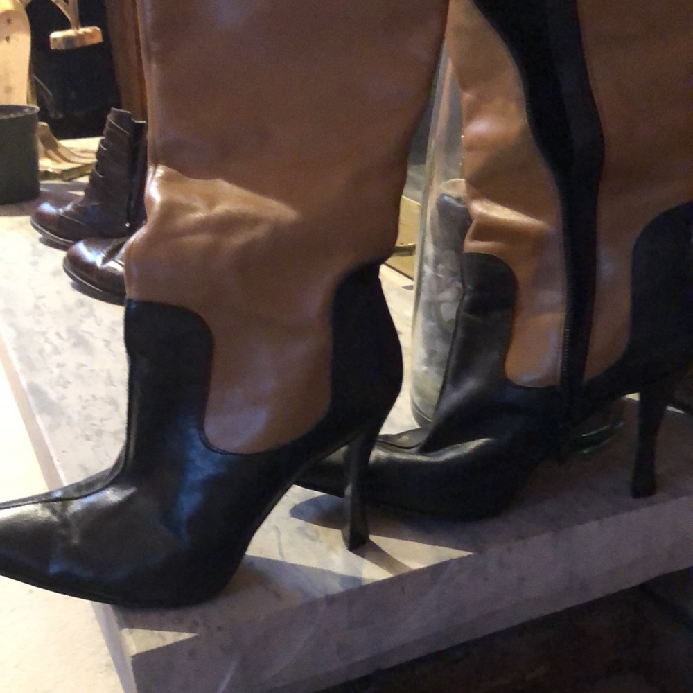 Beautiful pair of Aldo dress boots two tone camel and dark brown. UK size 39. - Picture 2 of 6